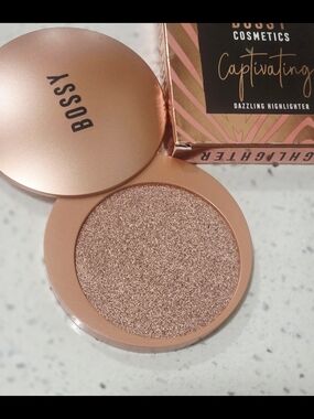 Bossy Cosmetics Captivating Dazzling Highlighter - Rose Gold